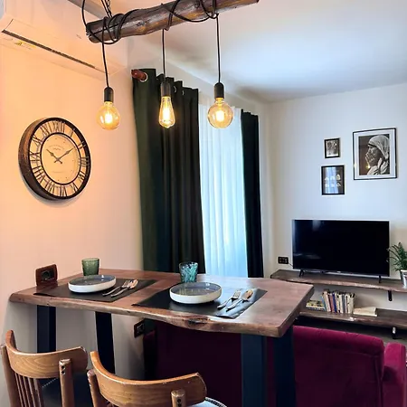 Tirana Apartment 公寓